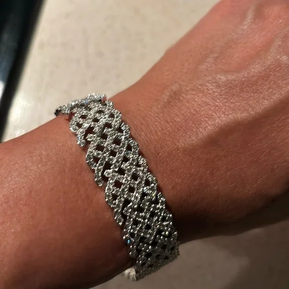 Authentic Swarovski Crisscrossed weave Diamond Bracelet. Excellent condition - Picture 4 of 17